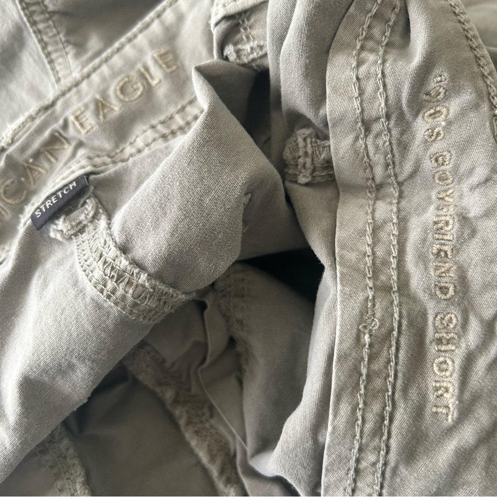 American Eagle 90’s Boyfriend Short Khaki Cargo Women’s Size 2 - Picture 3 of 11